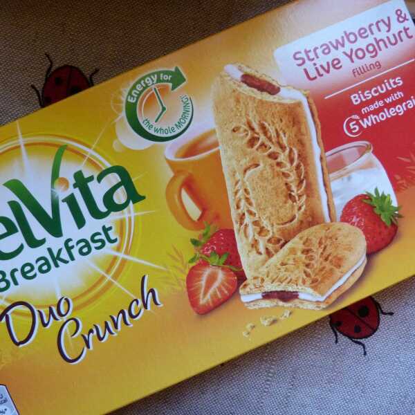 Ciastka BelVita Breakfast Duo Crunch Truskawka i jogurt