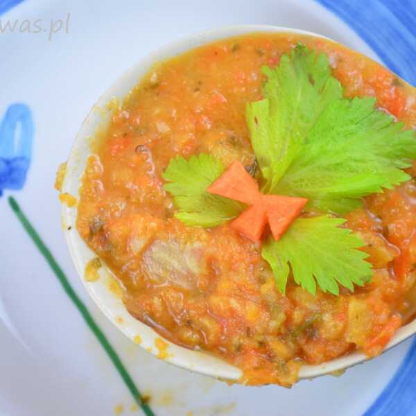 Zupa marchewkowa z selerem, pomidorami i imbirem