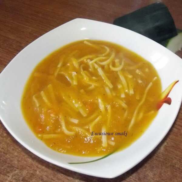 Zupa krem cukiniowo marchewkowa z makaronem