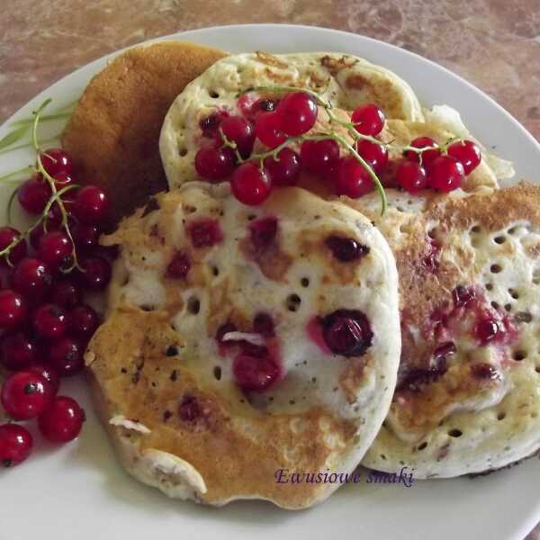 Pancakes z czerwoną porzeczką