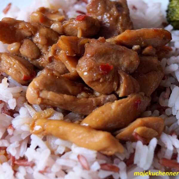 Orientalny kurczak z ryżem i brokułami