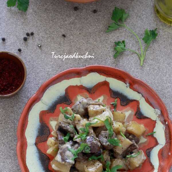 Gorąca przystawka z pieczarkami i ziemniakami /Kremali patatesli mantar
