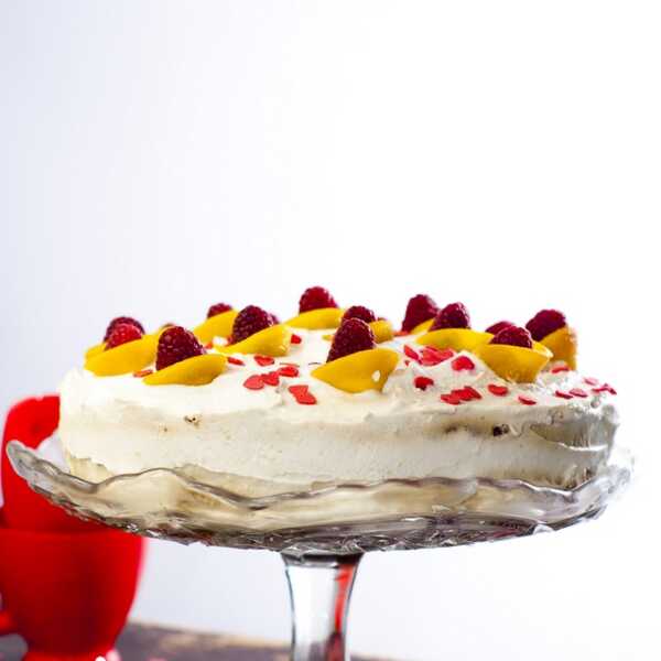 Najprostszy przepis na wegański tort urodzinowy