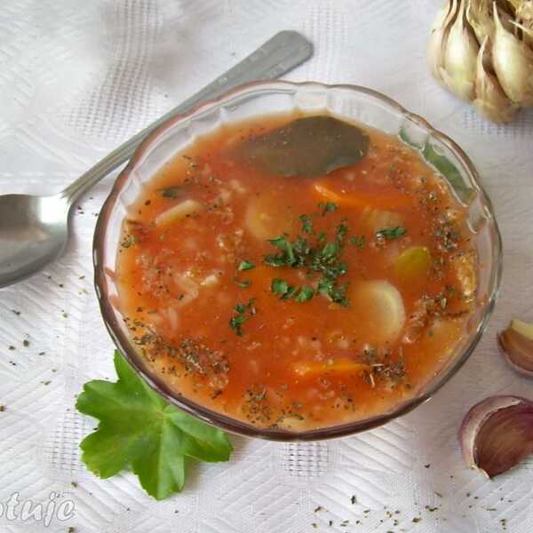 Aromatyczna zupa pomidorowa z ryżem