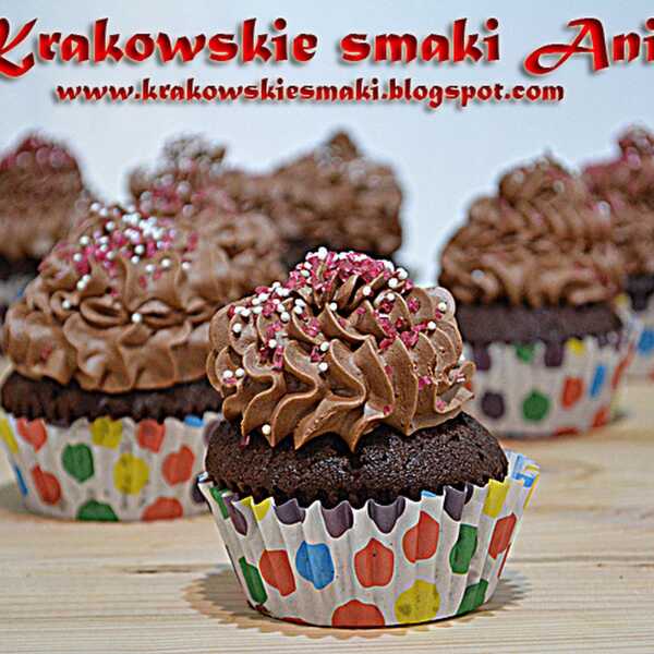 Muffinki kakaowe z kremem mocno czekoladowym