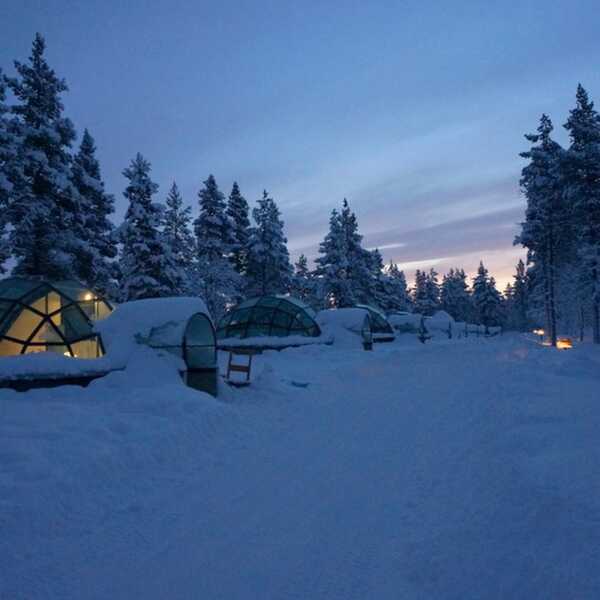 Czyhając na zorzę - nocleg w szklanym igloo