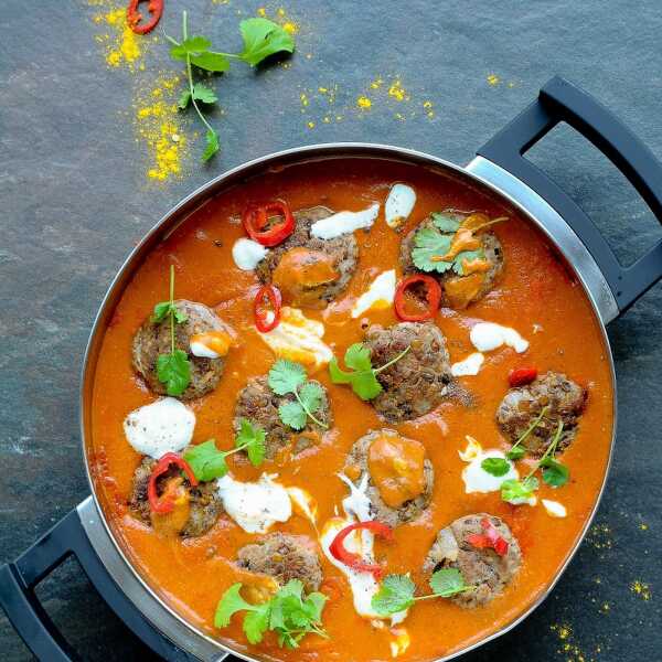 Kofty z mięsa i soczewicy w indyjskim sosie curry