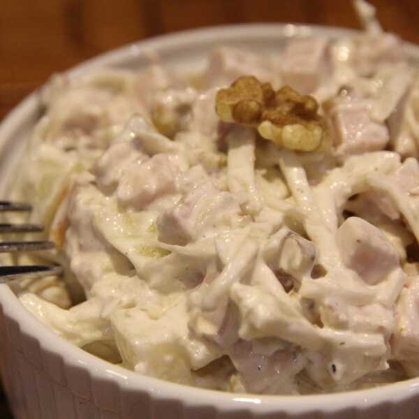 SAŁATKA Z SELEREM I ORZECHAMI / CELERY AND WALNUTS SALAD