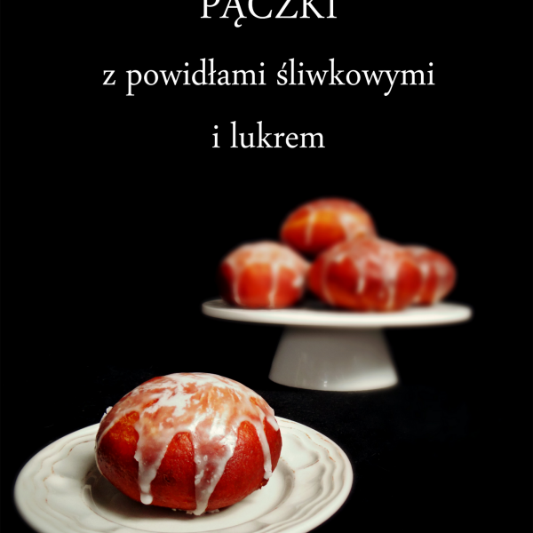 Pączki z powidłami śliwkowymi i lukrem