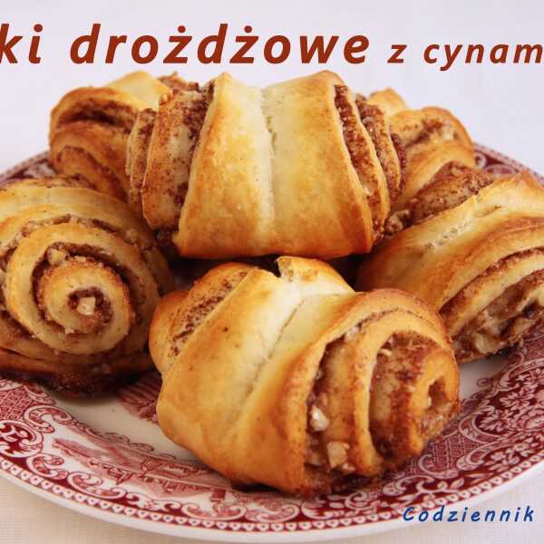 Łatwe bułki drożdżowe z cynamonem