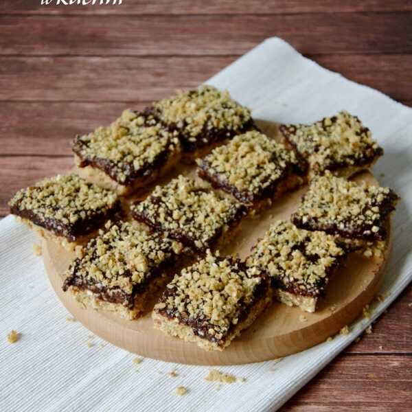 Mazurek z kakaową masą śliwkowo-daktylową