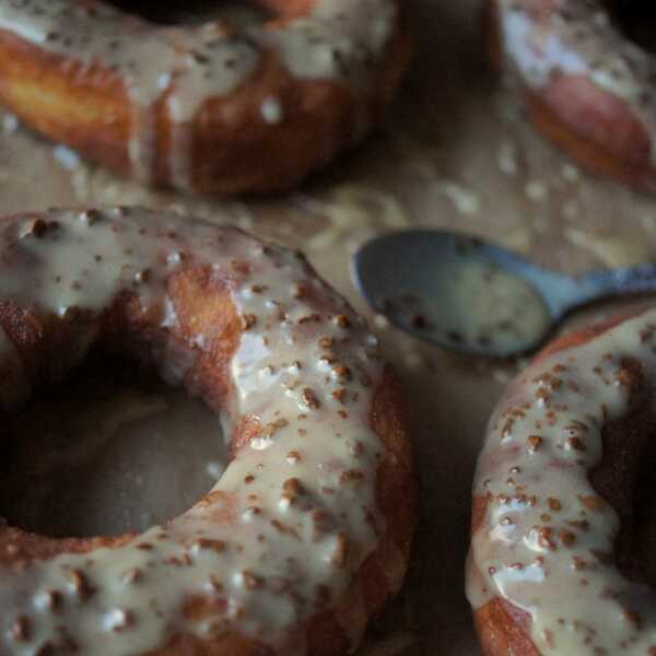 Pączki z dziurką w polewie kawowej