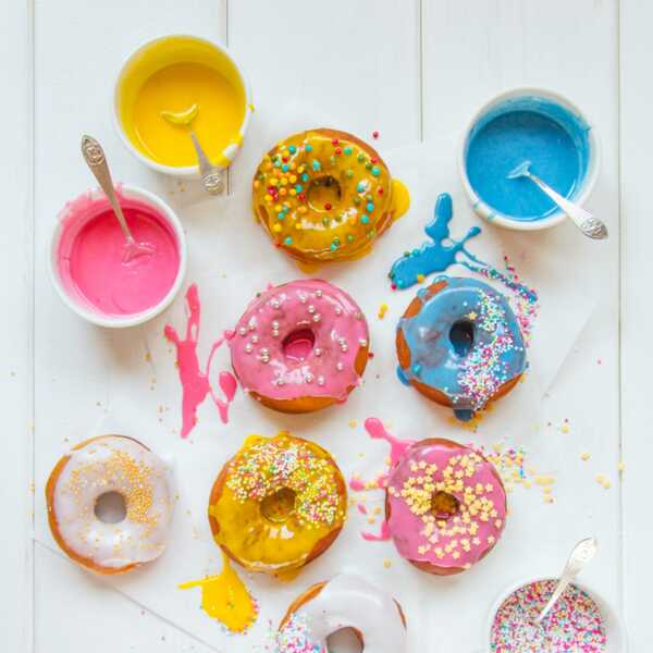 CMYK donuts - amerykańskie pączki jak malowane