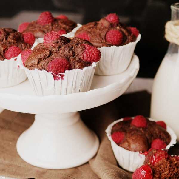 Bezglutenowe muffinki czekoladowe z malinami