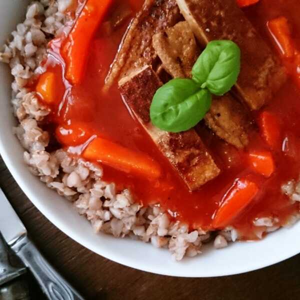 Tofu i sos słodko-kwaśny, jedzenie w Kronikach Seinfelda