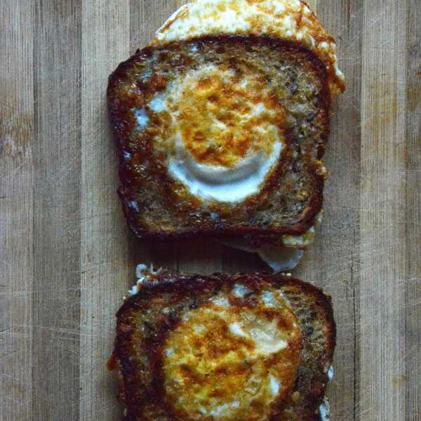 Jajka i tosty inaczej - śniadanie.