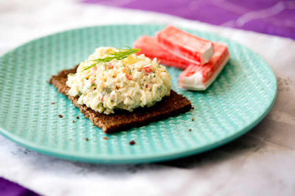 Pasta jajeczna z surimi