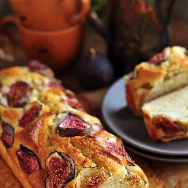 BABKA JOGURTOWA Z FIGAMI 