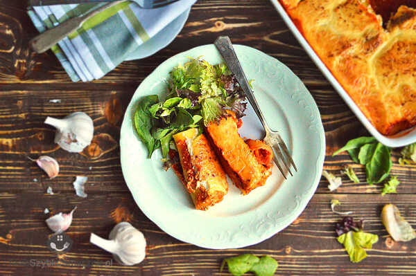 Cannelloni ze szpinakiem i ricottą w sosie pomidorowym