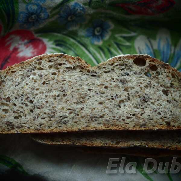 Chleb orkiszowo-żytni z siemieniem lnianym