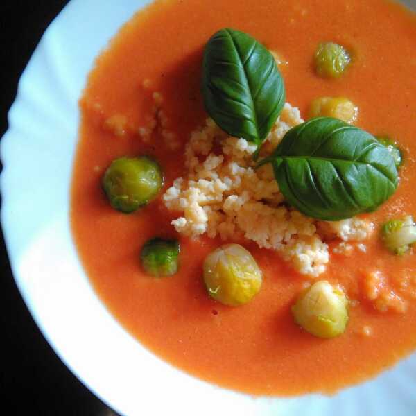 Zupa pomidorowa z brukselką i kaszą jaglaną