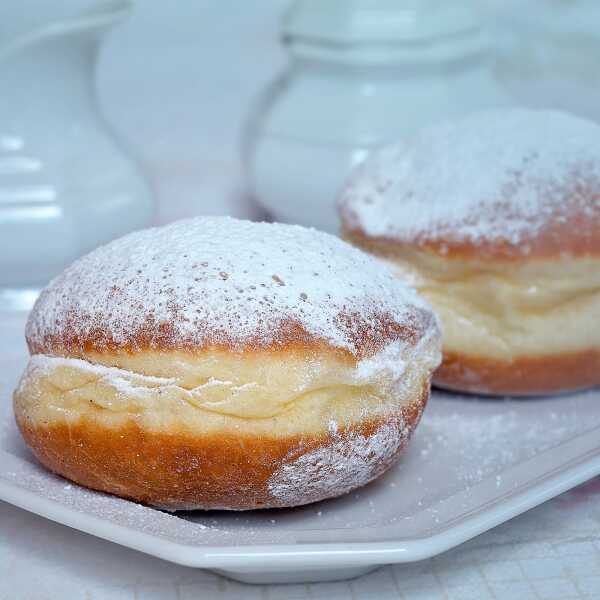 Skąd pochodzą pączki i faworki?