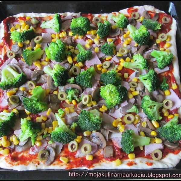 Domowa pizza z brokułami