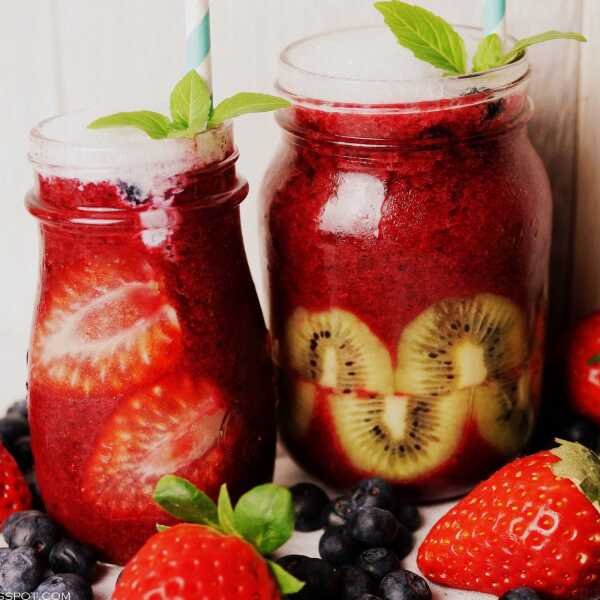 Smoothie z czerwonych owoców