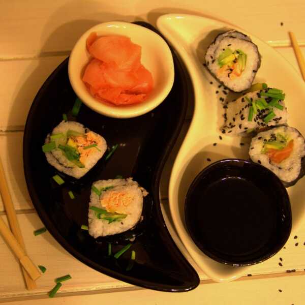Domowe Maki- sushi z łososiem i nie tylko