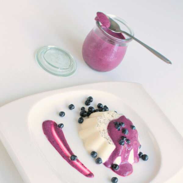 Wanilia i jagody - panna cotta