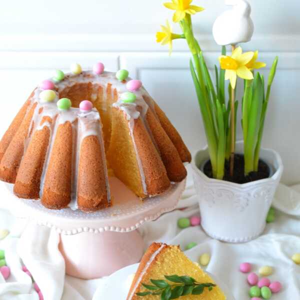 Babka wielkanocna z ajerkoniakiem 