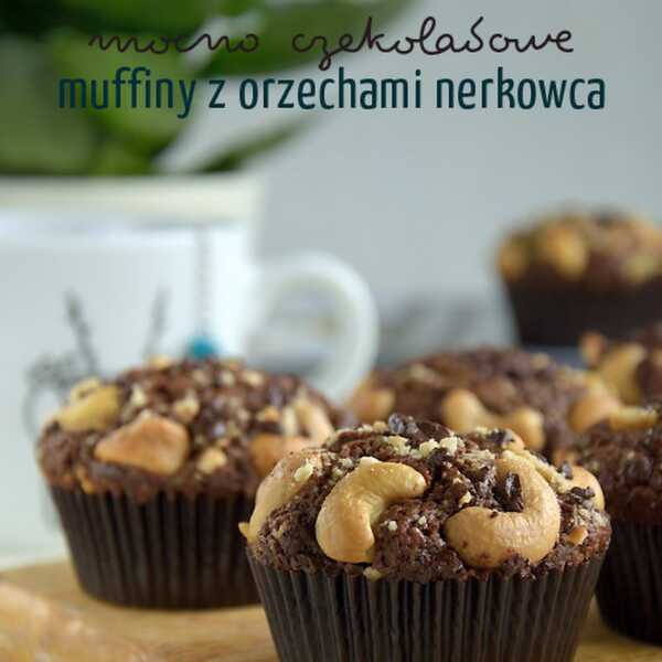 Mocno czekoladowe muffiny z orzechami nerkowca