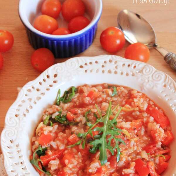 Ryż z warzywami w sosie pomidorowym 