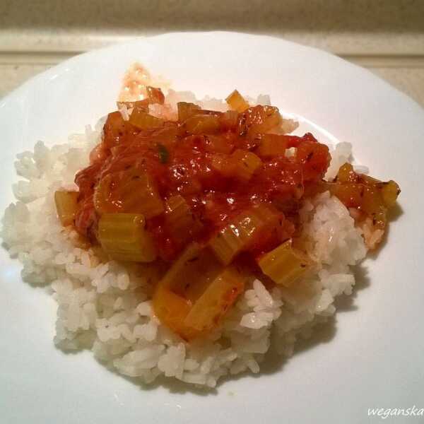 Seler w pomidorach z ryżem