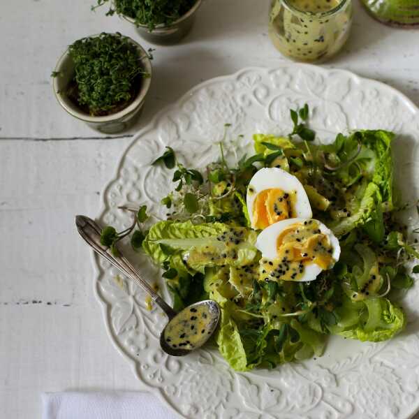 SAŁATKA Z JAJKIEM I CYRTYNOWYM SOSEM - EGG SALAD WITH LEMONY VINAIGRETTE