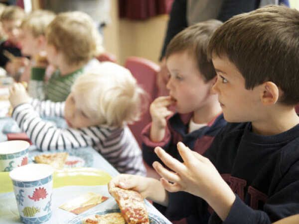 Jak uczyć dzieci kultury jedzenia?