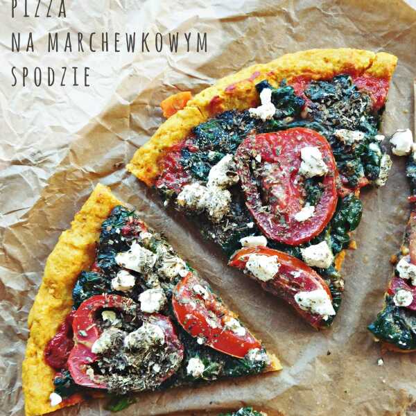 Pizza na marchewkowym spodzie (bez drożdży, bez glutenu) 