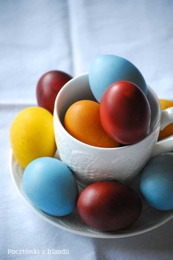Naturalne barwienie jajek (przepisy)