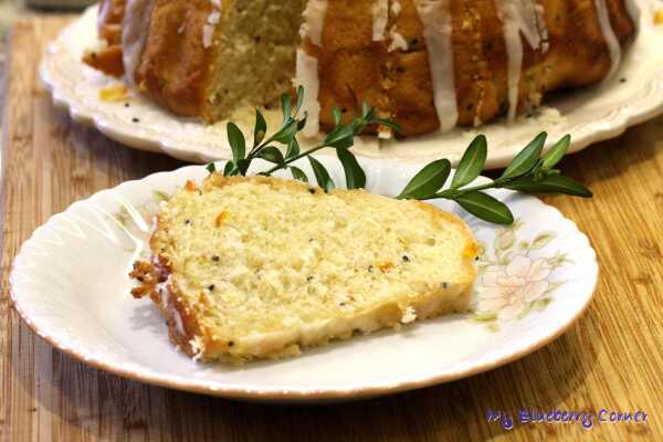 Pomarańczowa babka z czarnuszką