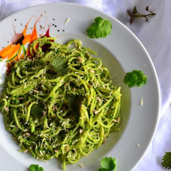 ŁĄKOWE PESTO I SPAGHETTI 