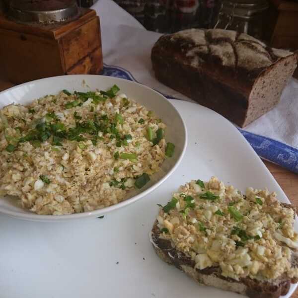 Pasta jajeczna z tuńczykiem