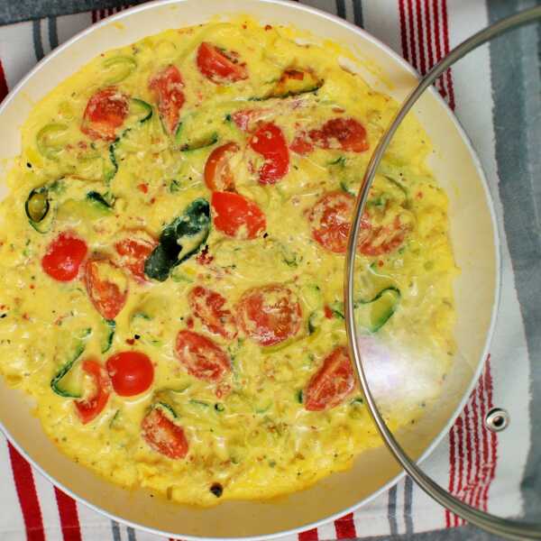 Frittata z cukinią i pomidorkami