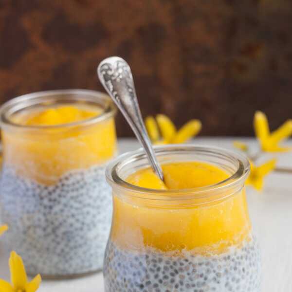 Pudding z nasion chia z musem z mango