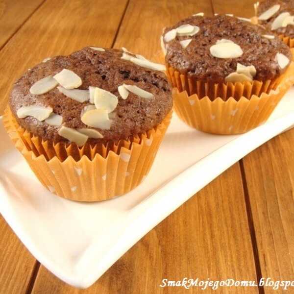 Jogurtowo - kakaowe muffinki z płatkami migdałowymi
