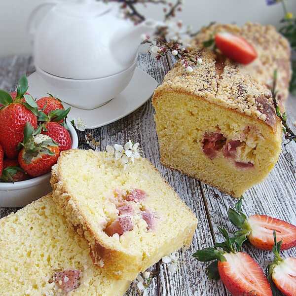 Strudel drożdzowy z truskawkami