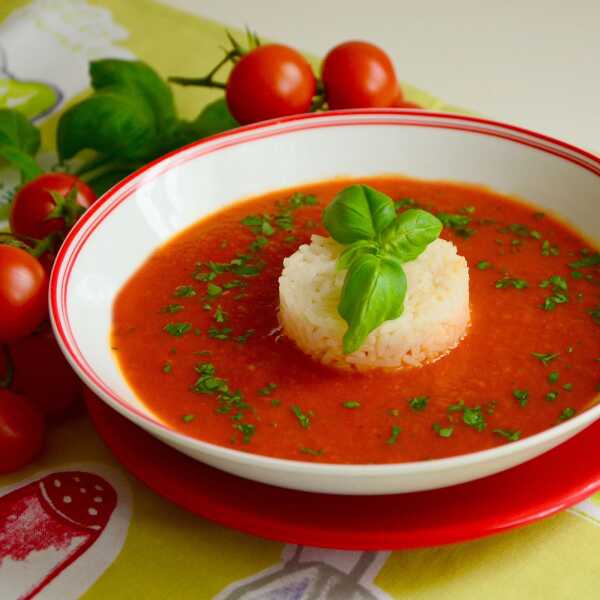 Zupa pomidorowa z białym winem