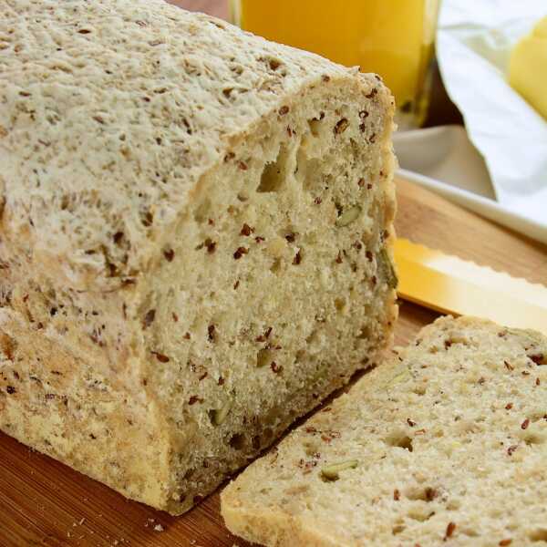 Tani chleb z mąki ziemniaczanej z ziarnami 'bezglutenowy'