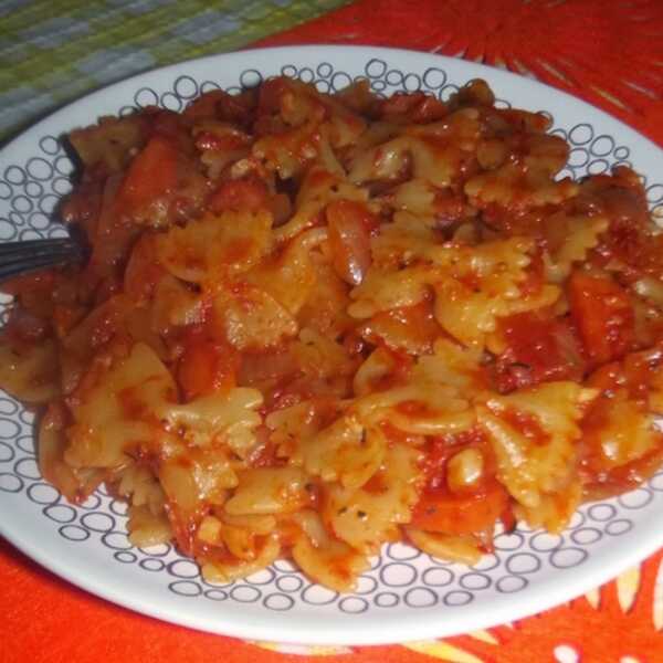 Paprykowo-pomidorowy makaron