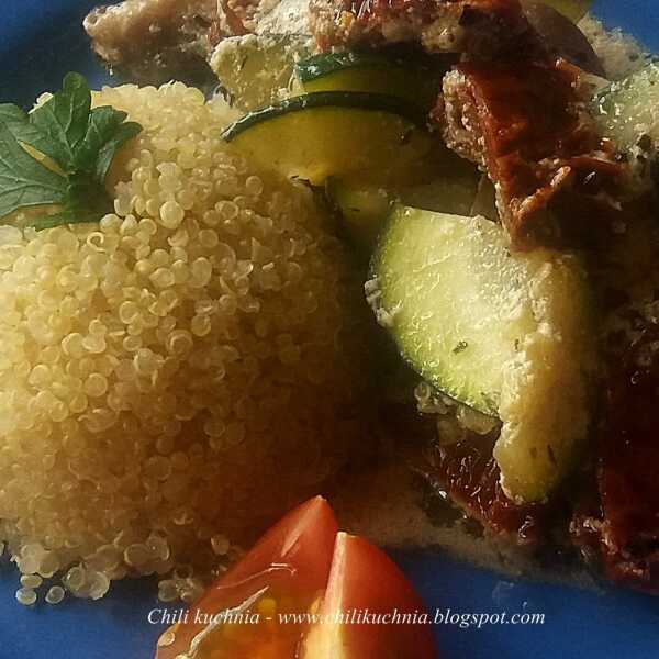 Quinoa (komosa ryżowa) z warzywami w sosie jogurtowym