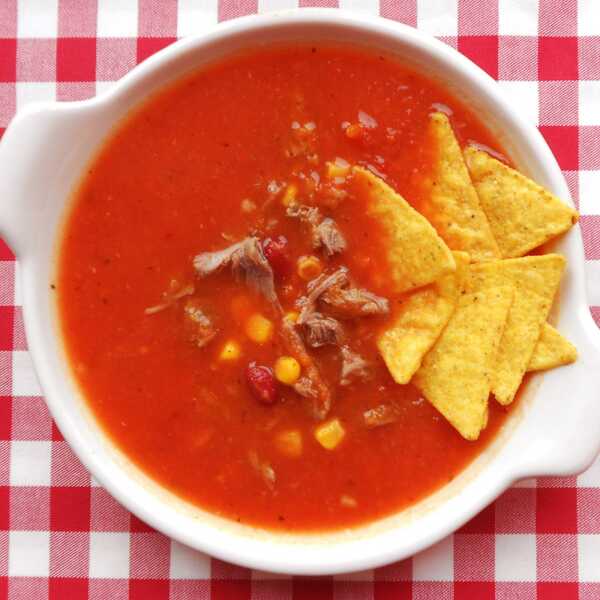 Pikantna zupa pomidorowa z wołowiną